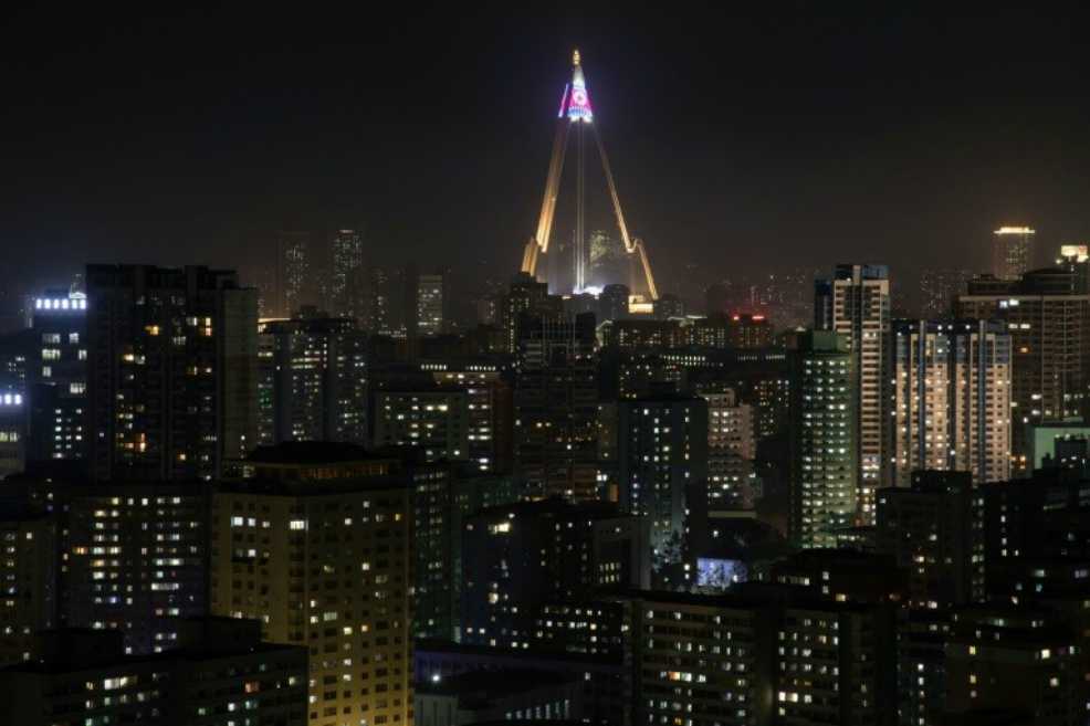 Hotel fantasma de Pyongyang se iluminó por primera vez