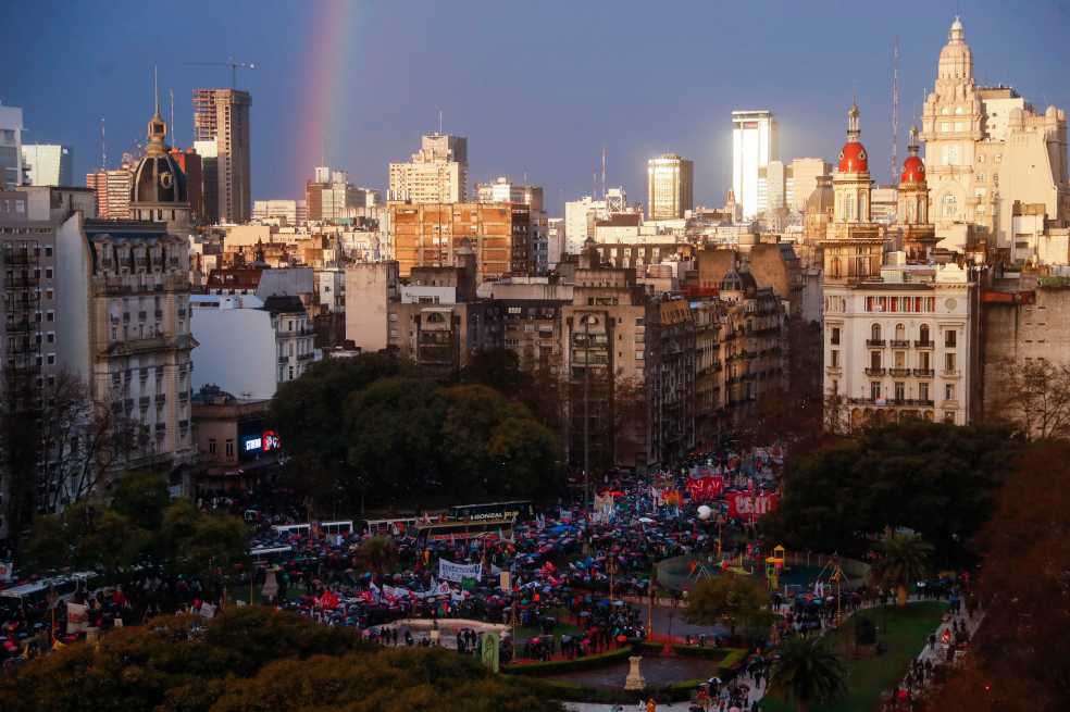 Así se vivió la masiva manifestación en defensa de la educación pública en Argentina