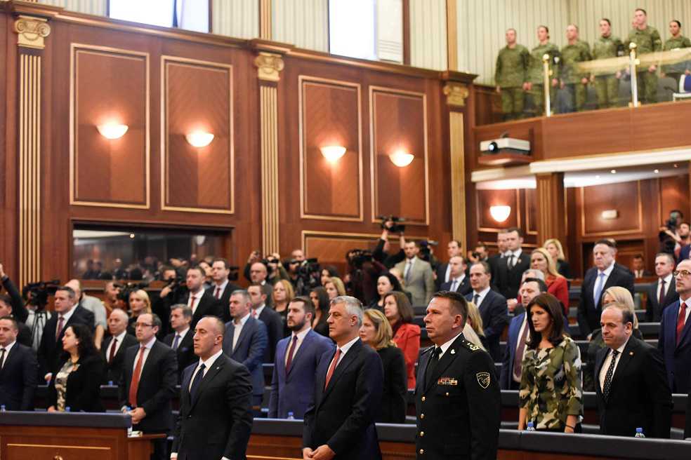 El Parlamento de Kosovo aprueba creación de sus propias Fuerzas Armadas