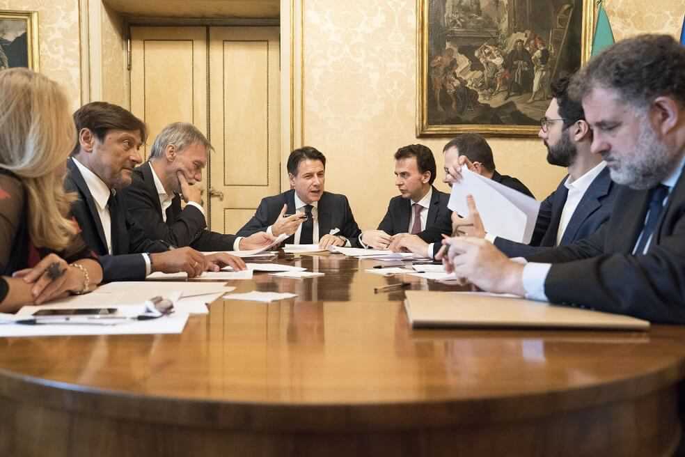 Italia logra formar coalición de gobierno tras un mes de crisis