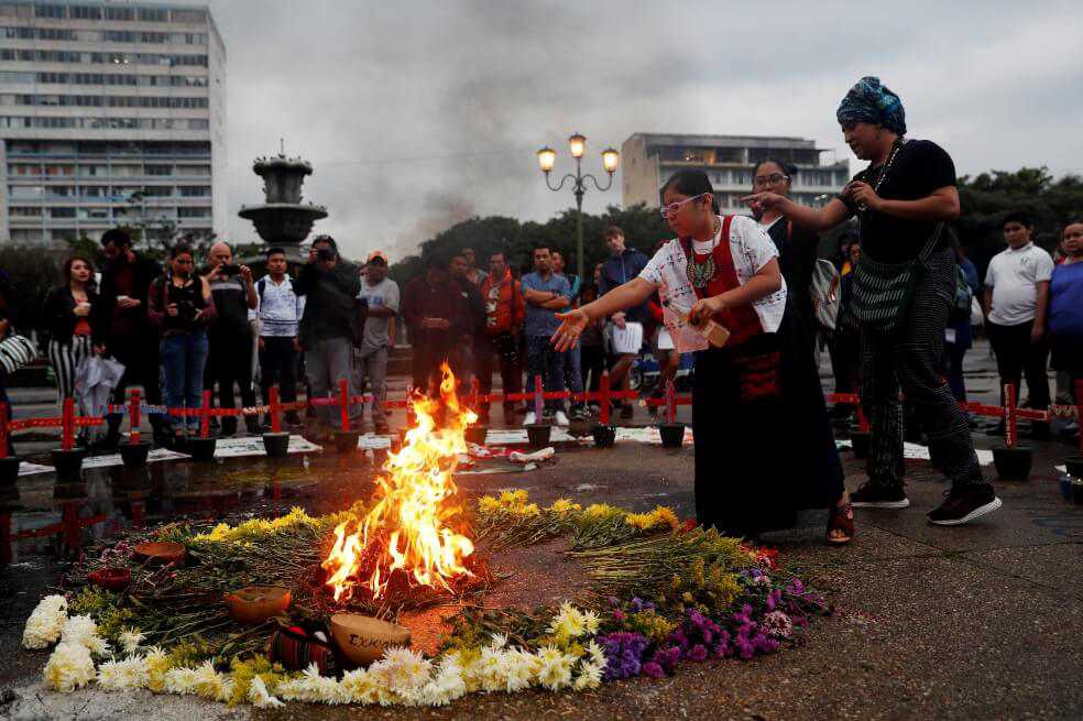 El lío alrededor de un altar que conmemora la muerte de 41 niñas en Guatemala