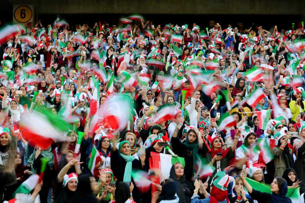 Día histórico en Irán: mujeres ingresaron a un estadio de fútbol por primera vez