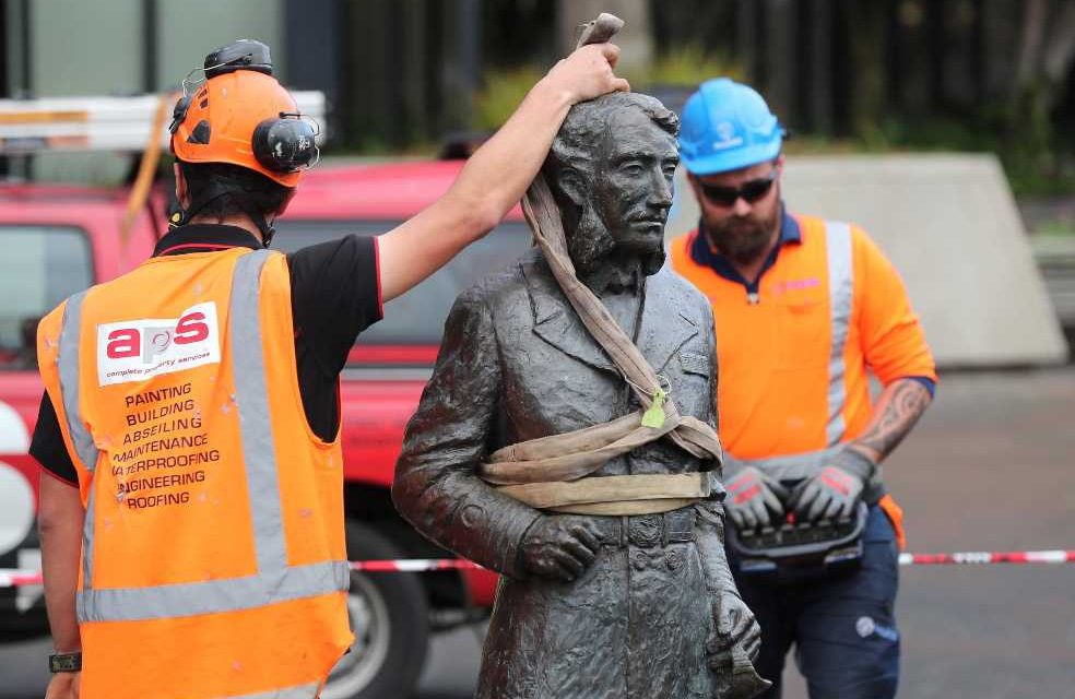 Nueva Zelanda también empieza a retirar sus estatuas por protestas contra el racismo