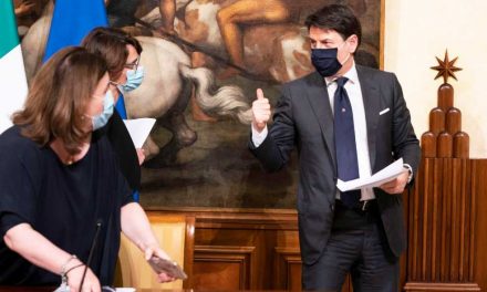 El primer ministro italiano responde ante la Fiscalía por su gestión durante la pandemia