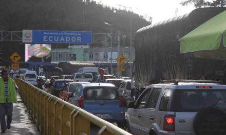 Colombia y Ecuador flexibilizan circulación de vehículos en la frontera