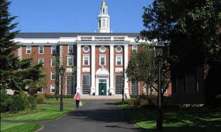 Harvard y el MIT piden que se anule decisión que revoca visas para estudiantes extranjeros en Estados Unidos