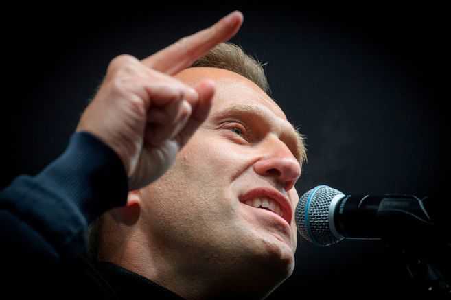 Líder opositor ruso Navalni salió del coma artificial en Alemania