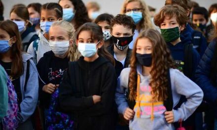 Francia cierra 22 colegios por temor al coronavirus solo días después de volver a clases