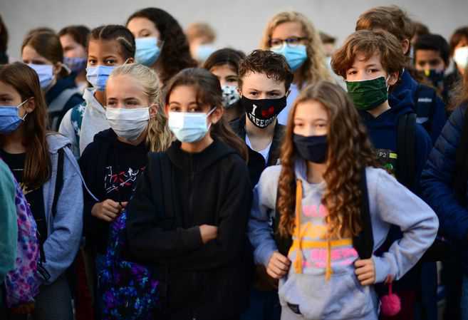 Francia cierra 22 colegios por temor al coronavirus solo días después de volver a clases