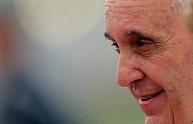Alarma en el Vaticano: cardenal que estuvo con el papa dio positivo para COVID-19