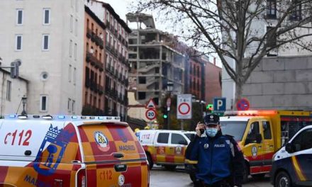 Una violenta explosión destruye edificio en el centro de Madrid, España