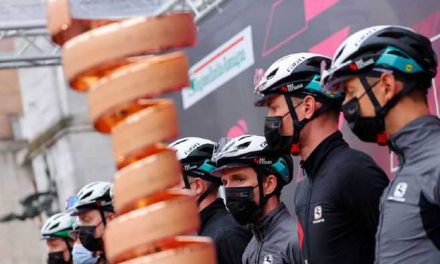 Simon Yates y el Giro de Italia: una historia tormentosa