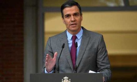 Diputado opositor se equivoca al votar y aprueba reforma laboral en España