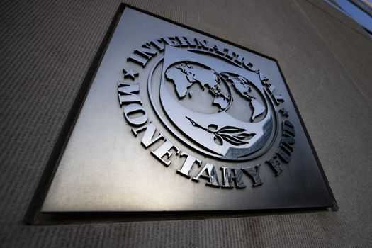 Ucrania le pide ayuda financiera al Fondo Monetario Internacional
