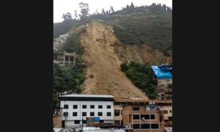 Al menos 15 atrapados y seis desaparecidos tras derrumbe en Perú