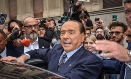 Nuevo escándalo de Berlusconi: prometió un “bus” de prostitutas al Monza