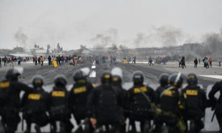 Perú: manifestantes en contra del Gobierno se toman el aeropuerto de Arequipa
