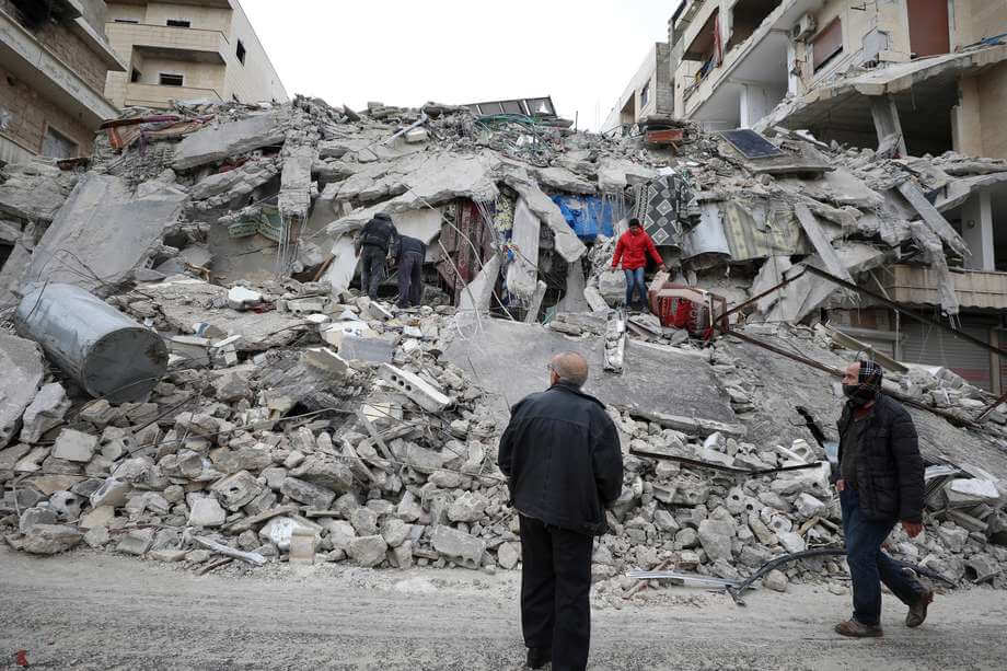 “Siete miembros de mi familia están bajo los escombros”, víctima del terremoto