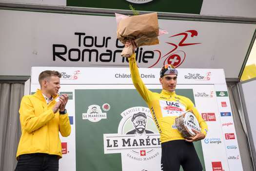 Juan Ayuso ganó la contrarreloj y lidera el Tour de Romandía