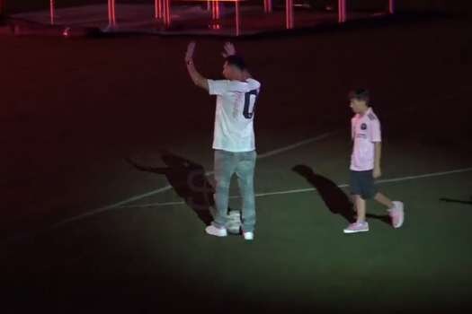 Thiago, hijo de Messi, le hizo un caño al 10 en plena presentación en Miami