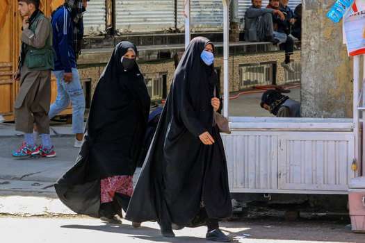 Sin trabajo, sin educación y sin colores: el asedio talibán contra las mujeres