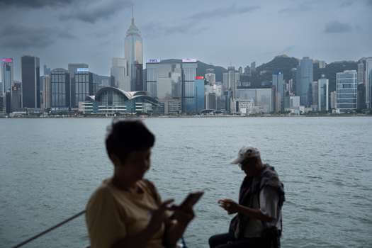 China y Hong Kong, en alerta máxima por llegada del supertifón Saola
