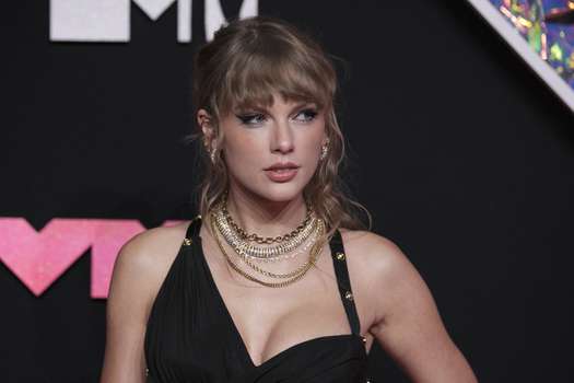 Taylor Swift destrona a Bad Bunny, rompe el récord como artista más escuchada en Spotify