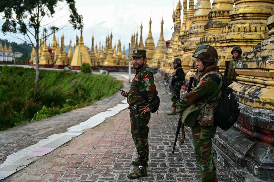 Junta militar de Birmania está en jaque tras levantamientos de milicias