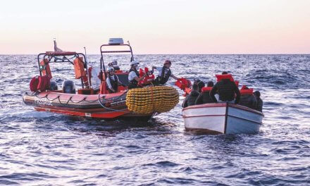 Rescatar a migrantes en el mar Mediterráneo: “Como encontrar una aguja en un pajar”